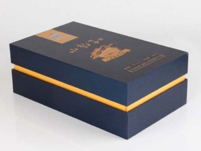 包裝盒定做廠家為您分析，為什么酒盒包裝覆膜后會出現(xiàn)顏色色差？