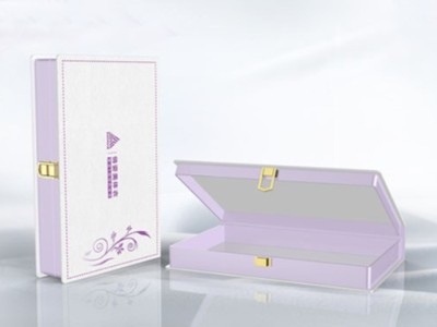 禮品包裝盒在進(jìn)行覆膜工藝時，有色差嗎？